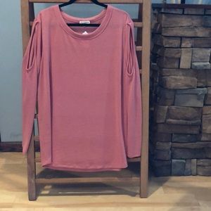 Plus size pink sweater with open shoulders